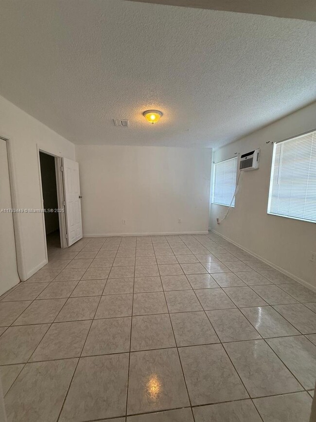 Foto del edificio - 2031 NE 170th St