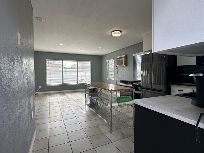 Foto del edificio - "Charming 1-Bedroom in Port Charlotte's Tranquil Setting"