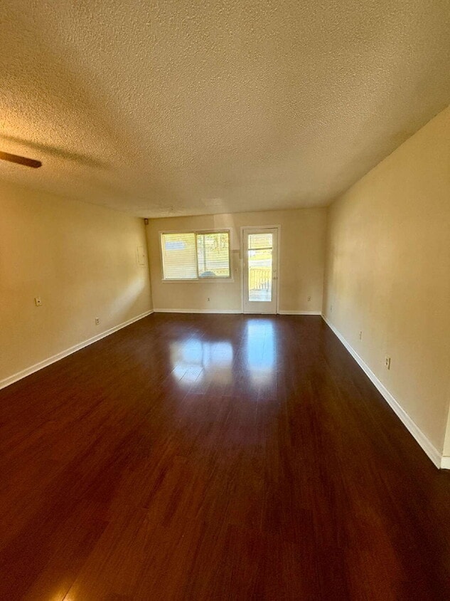 Building Photo - 2BR/1BA Condo in Greenbrier