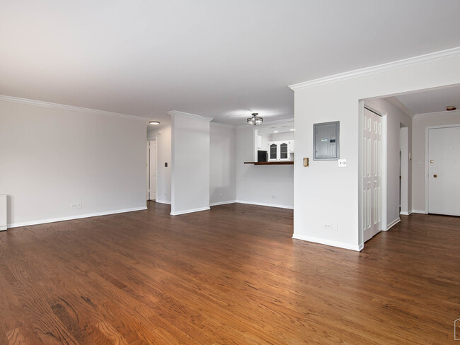 Building Photo - 400 Thames Pkwy