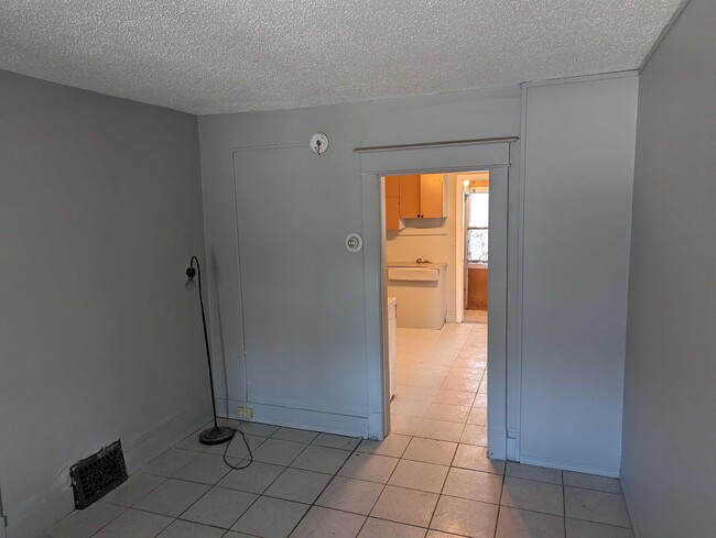 Building Photo - 1725 Ottawa St