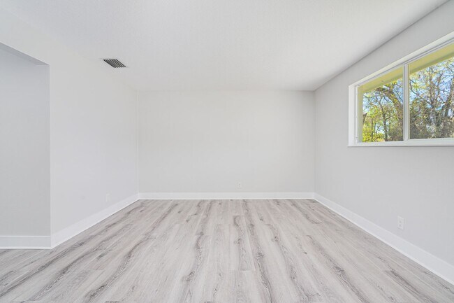 Foto del edificio - Fully Remodeled 2 Bedroom Home in Prime Ormond Location