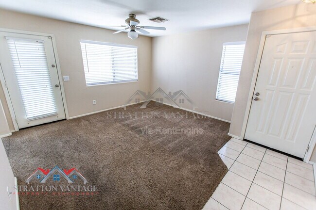 Foto del edificio - 12913 W Palm Ln