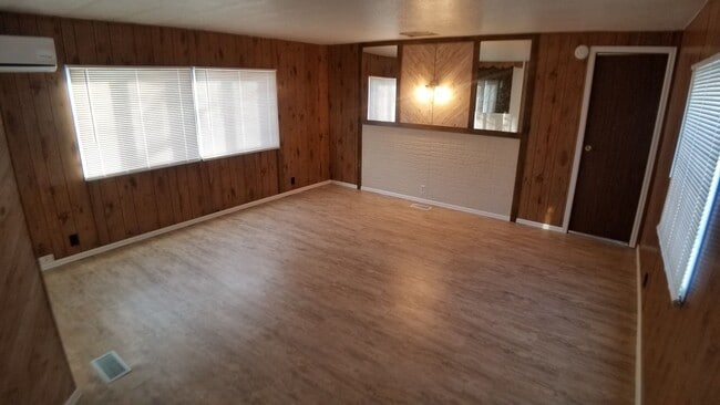 Building Photo - 3 Bed 2 Bath Fully Remodeled Mobile Home w...