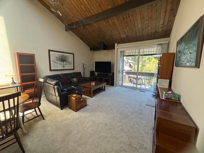 Foto del edificio - STUNNING NEWLY REMODELED CONDO WITH POOL &...