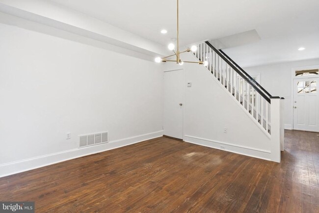 Building Photo - 465 Ripka St