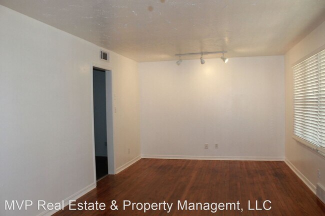 Foto del edificio - 3 br, 1.5 bath House - 813 E. Towry Dr.