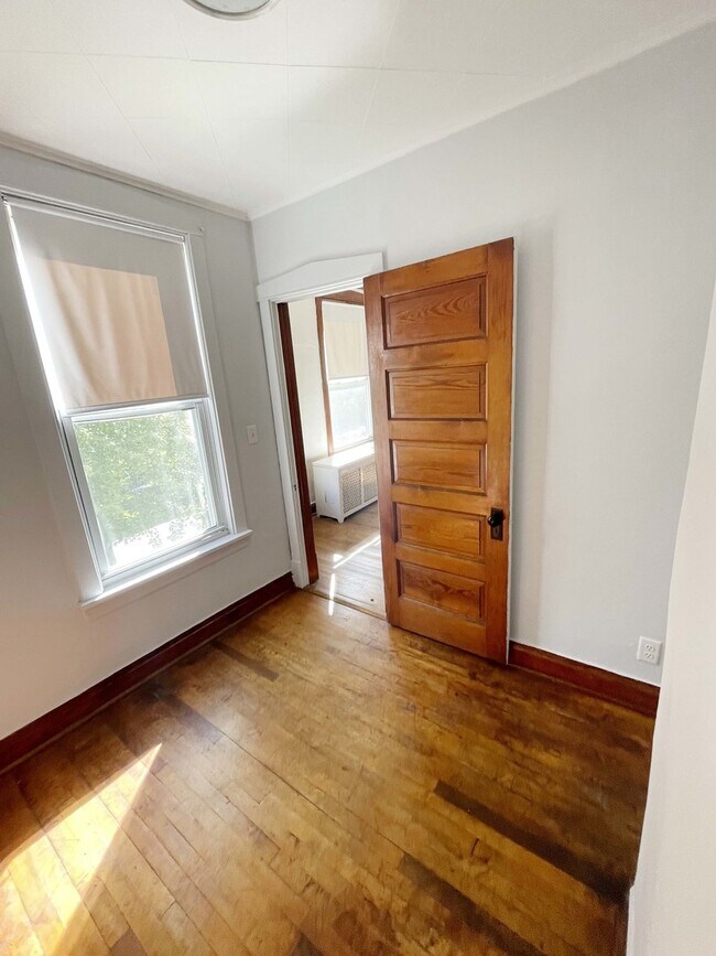 Foto del edificio - 2642 N Springfield Ave