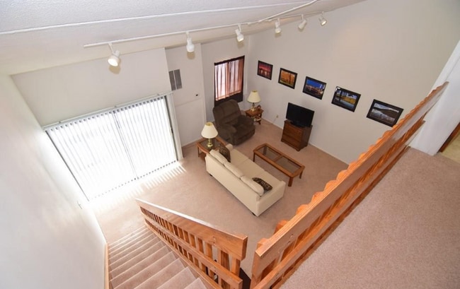 Building Photo - 802 Stratford Dr