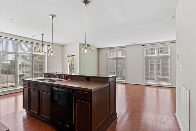 Foto del edificio - 3030 Meridian Cmns