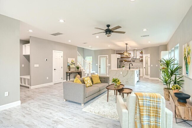 Building Photo - 3 br, 2 bath House - 1914 Burlington Boule...