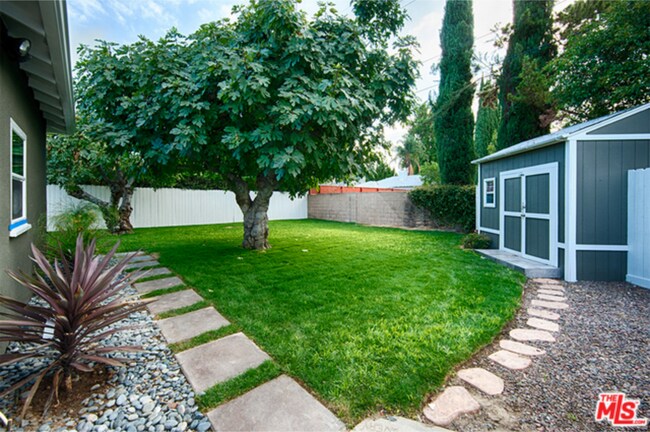 Foto del edificio - 5757 Vesper Ave