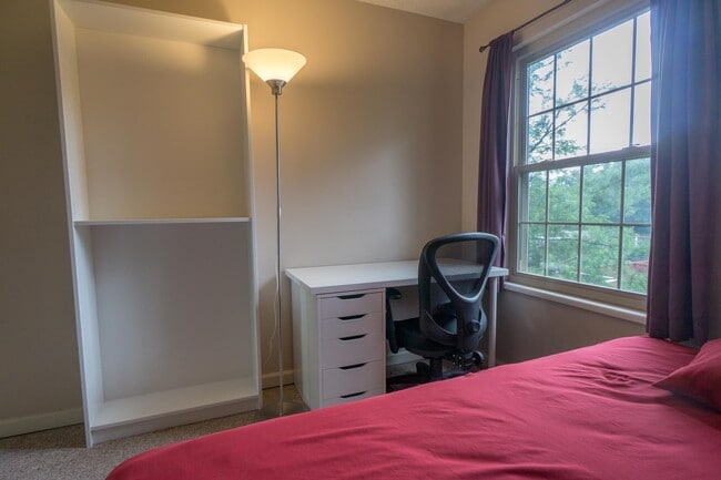 Foto del edificio - 3200 John Hinkle Pl