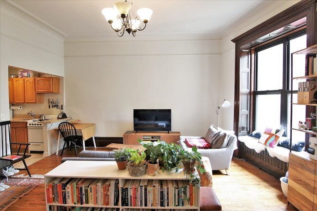 Building Photo - 332 W 88th St