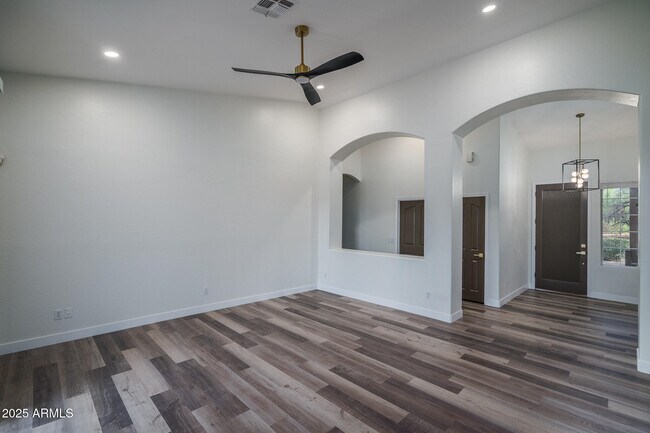 Building Photo - 4609 E Pinnacle Vista Dr