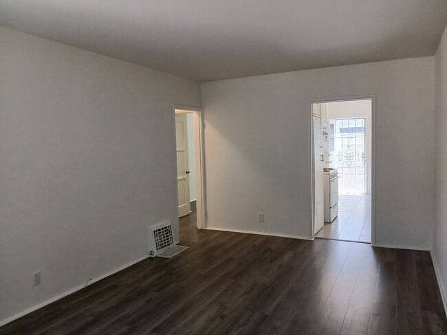 Living room - 1728 N Hollywood Way