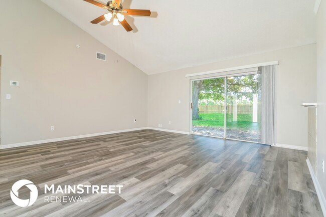 Foto del edificio - 2613 Waterview Dr