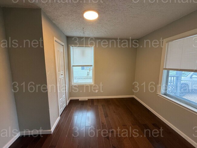 Foto del edificio - $1400 - 4 bedroom / 2 bathroom - Single Family Home