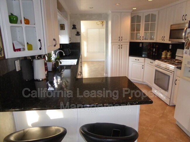 Foto del edificio - 28603 Heather Ln