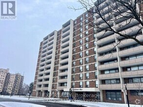 Building Photo - 3120-3120 Kirwin Ave