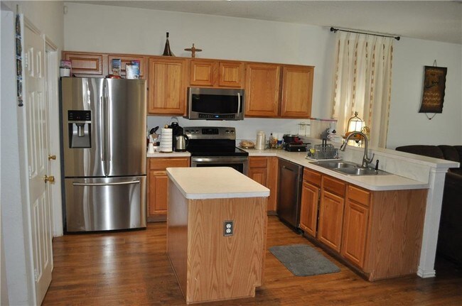 Foto del edificio - 7116 Park Creek Cir E