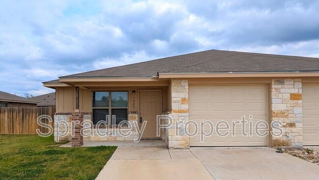 Building Photo - 1425 Leon Rd