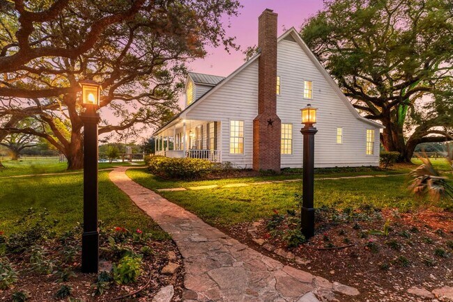 Foto del edificio - 12900 Newberg Rd