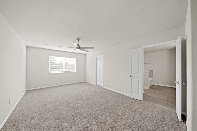 Foto del edificio - 839 Red Oakland Dr