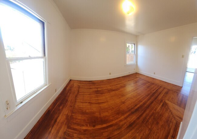 Foto del edificio - Cute standalone Bungalow in SLO! Off of Gr...