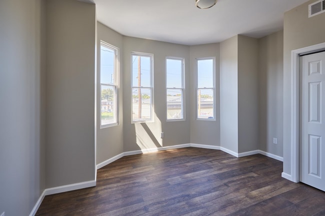 Foto del edificio - 5514 Woodland Ave