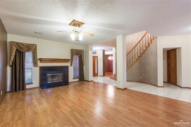 Foto del edificio - 212 E Warbler Ave