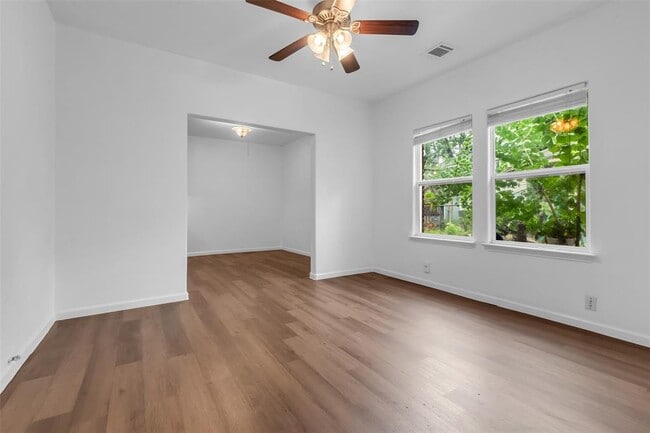 Building Photo - 3925 Woodleigh St