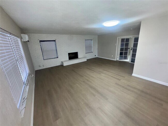 Foto del edificio - 1111 Romano Ave