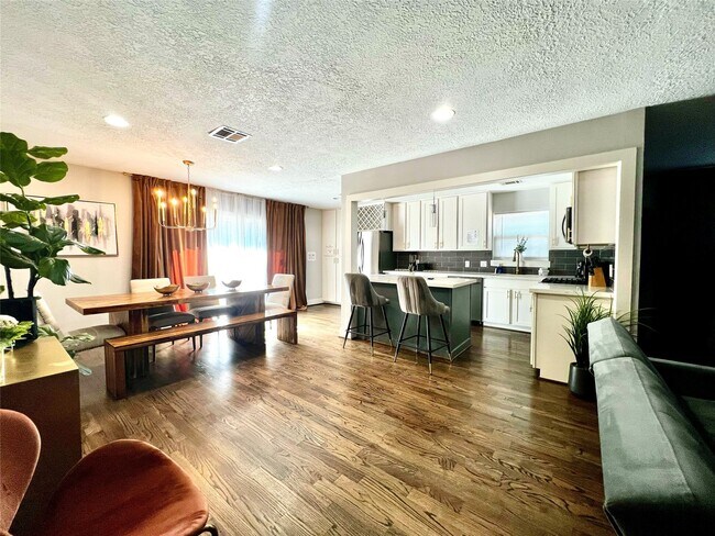 Foto del edificio - 5719 Viking Dr