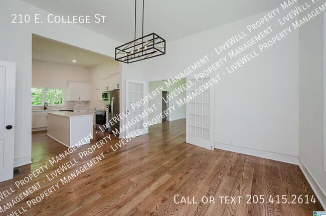 Foto del edificio - 210 E College St