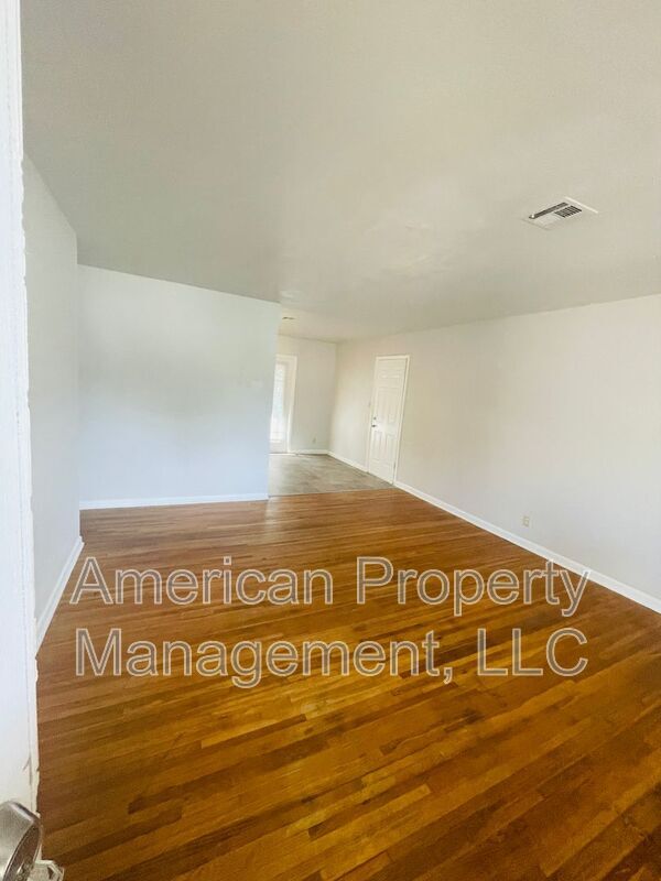 Foto del edificio - 1110 N Hickory Ave