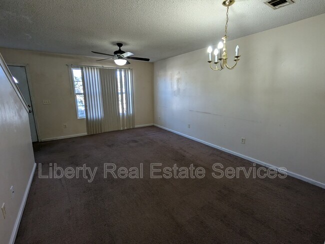 Building Photo - 1100 Pineland Ave