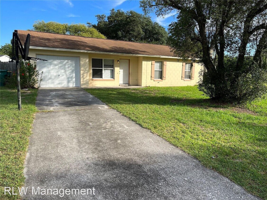 3 br, 1.5 bath House 2727 S. Dellwood Drive