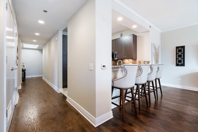 Foto del edificio - 600 N Lake Shore Dr