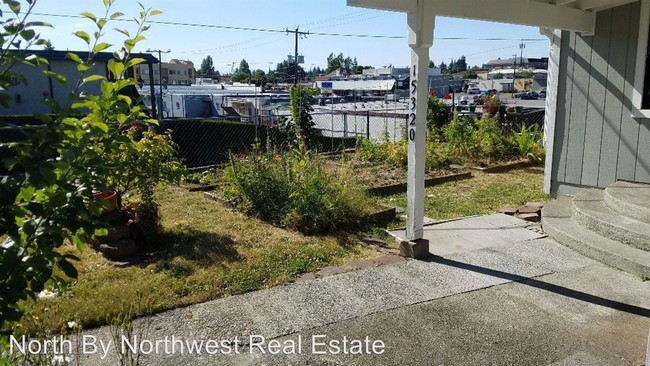 Building Photo - 15320 6th Ave SW