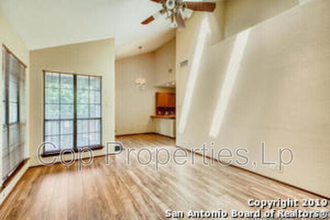 Building Photo - 8633 Datapoint Dr