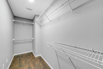 Building Photo - 2214 Shady Pine Dr