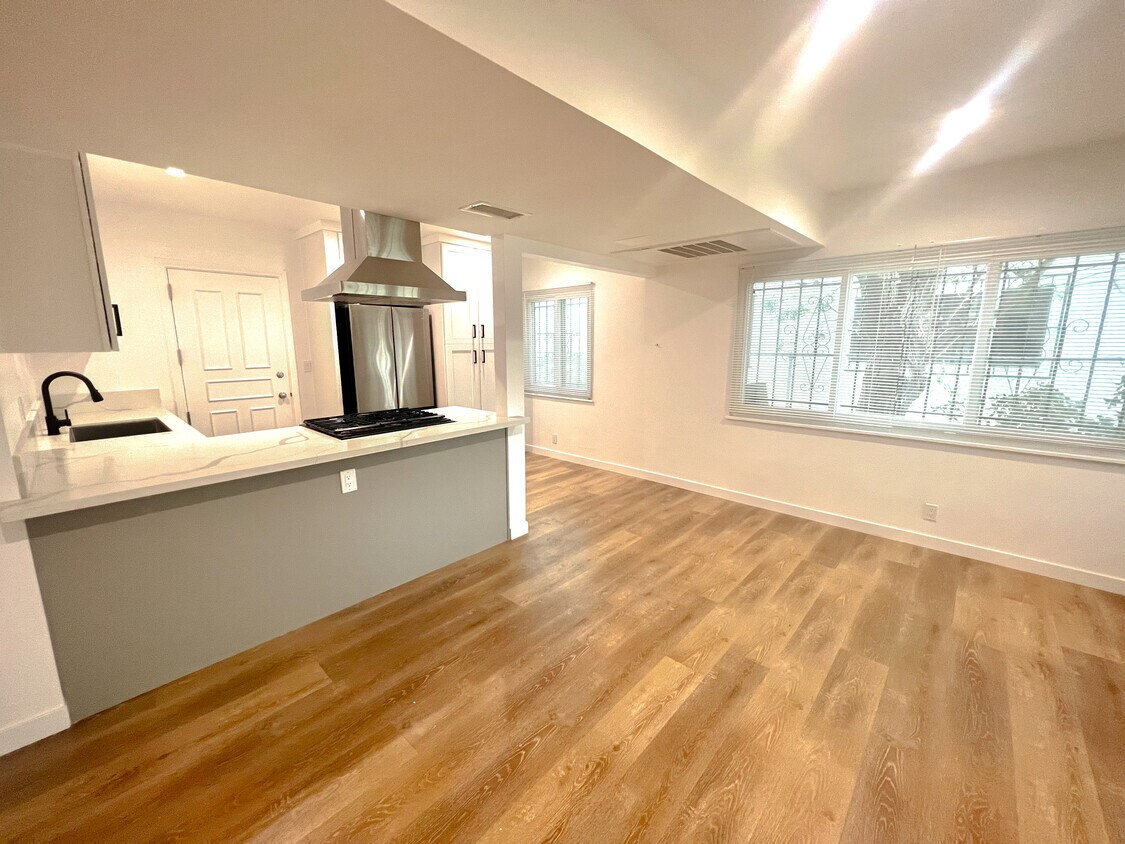 Foto principal - 10223 S Dixon Ave