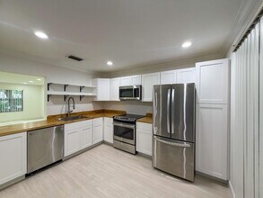 Building Photo - 13165 Chadwick Ct
