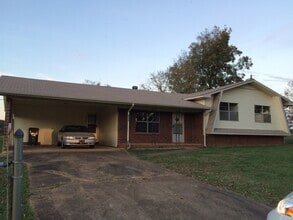 Building Photo - 1440 Taylors Chapel Rd