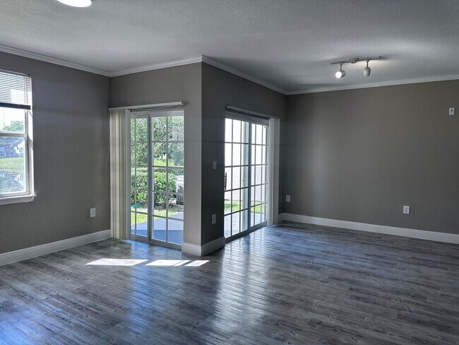 Building Photo - 1 BEDROOM = FIRST FLOOR = LAKE VIEW  Approved The Same Day!!