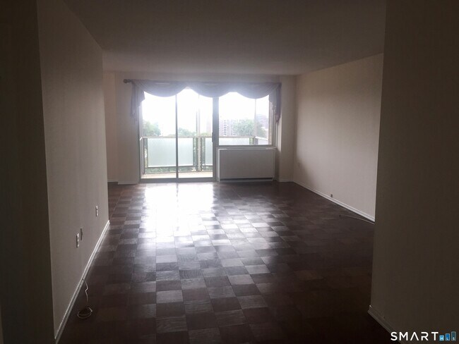 Foto del edificio - 1 Strawberry Hill Ct