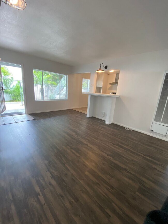 Foto del edificio - Cozy 2-Bedroom Apartment Just Steps from the Ocean Bluffs!