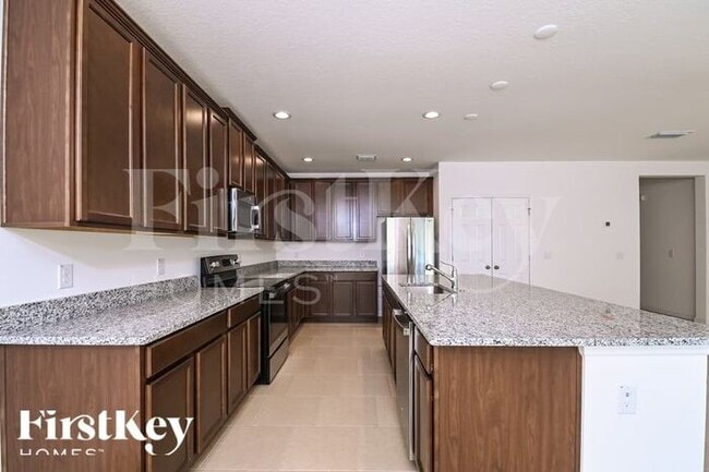 Building Photo - 900 Avenal Ln
