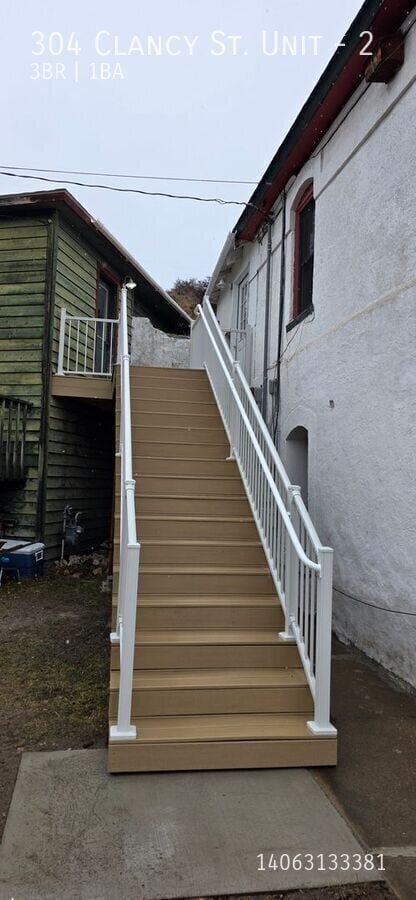Building Photo - 304 Clancy St